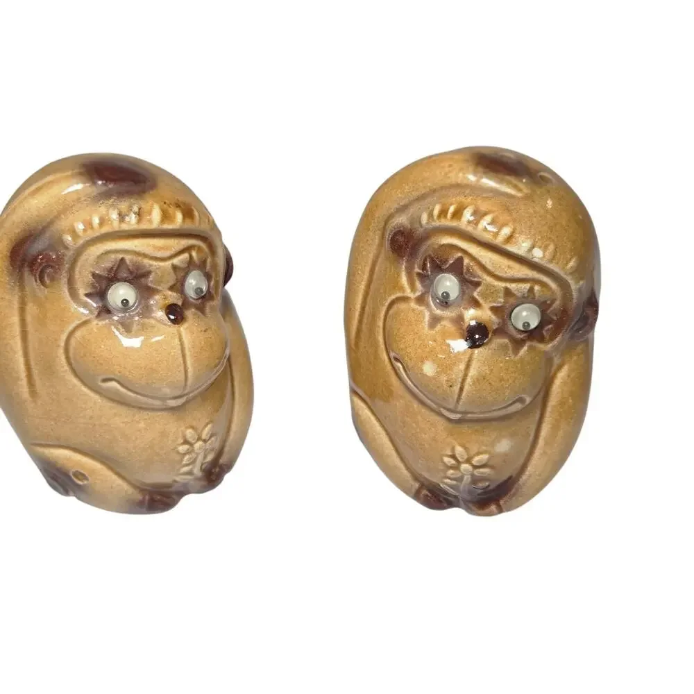 Vintage Googly Eye Gorilla Salt Pepper Shakers Japan MCM Kitsch Monkey Pair